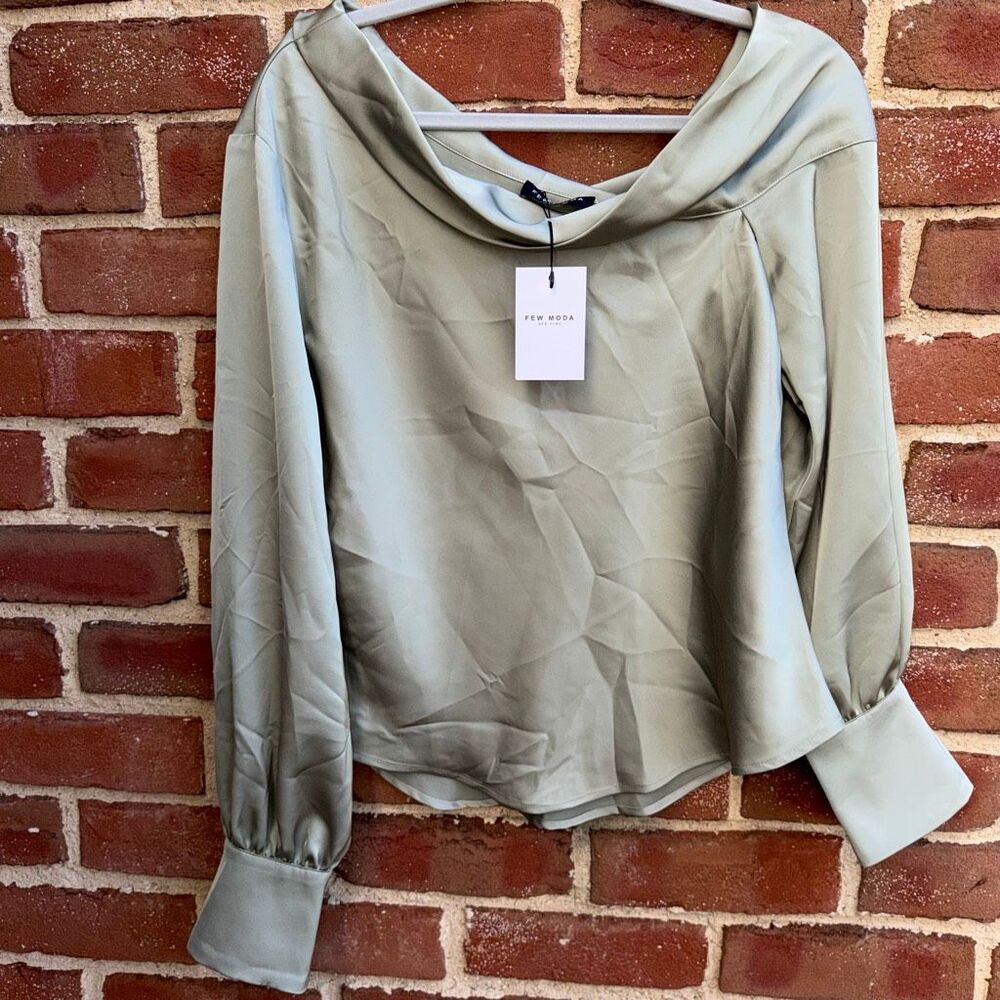 Few Moda Women's Off-The-Shoulder Satin Mildred Top Sage Green Size 10 NWT